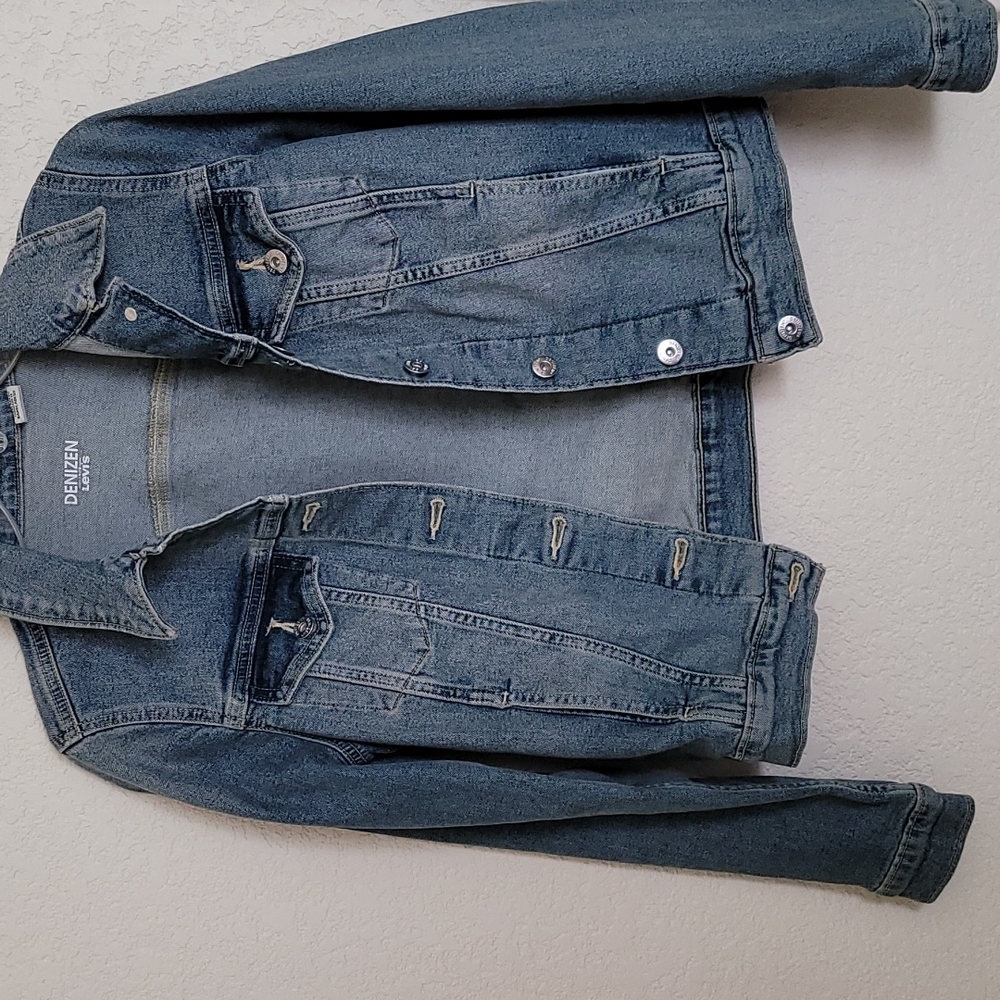 Levi's denim jacket size small new without tags